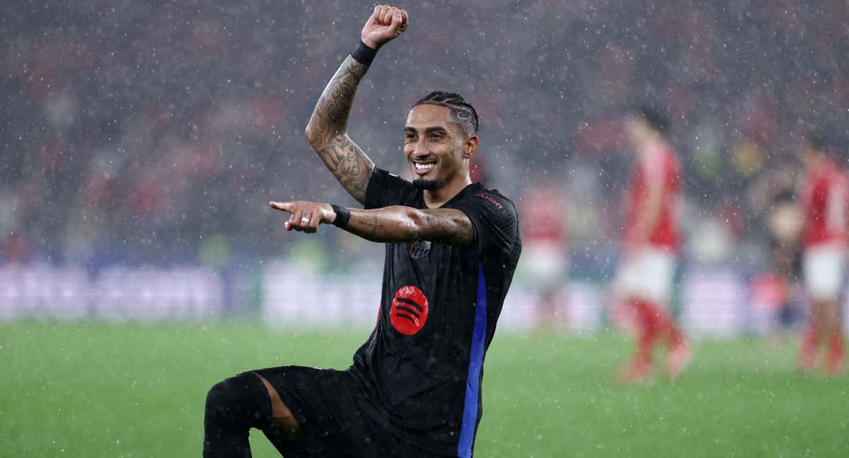 Raphinha celebra un gol con el Barcelona./REUTERS
