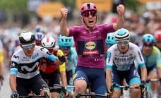 Pedersen recupera la 'maglia' rosa y los favoritos aplazan su batalla para otro día